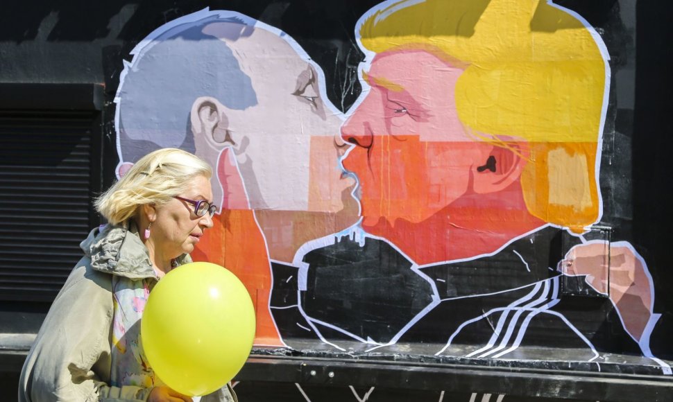 Vladimiro Putino ir Donaldo Trumpo bučinys