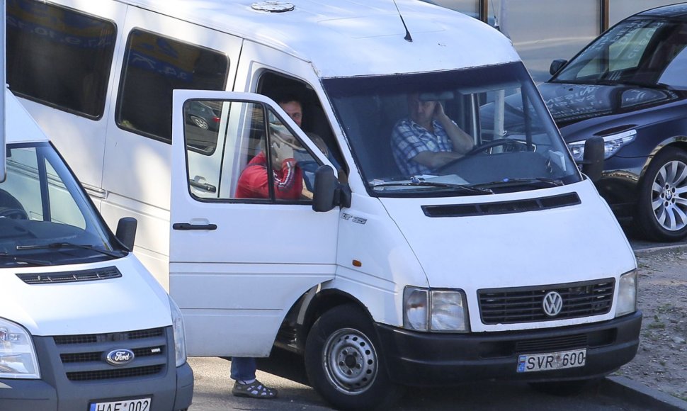 Galimai nelegalių vežėjų mikroautobusas