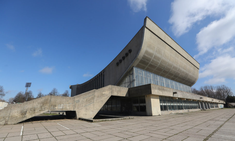 Apleisti ir nenaudojami Vilniaus koncertų ir sporto rūmai