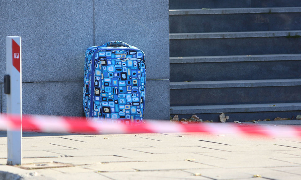 Prie Kauno geležinkelio stoties rastas įtartinas lagaminas