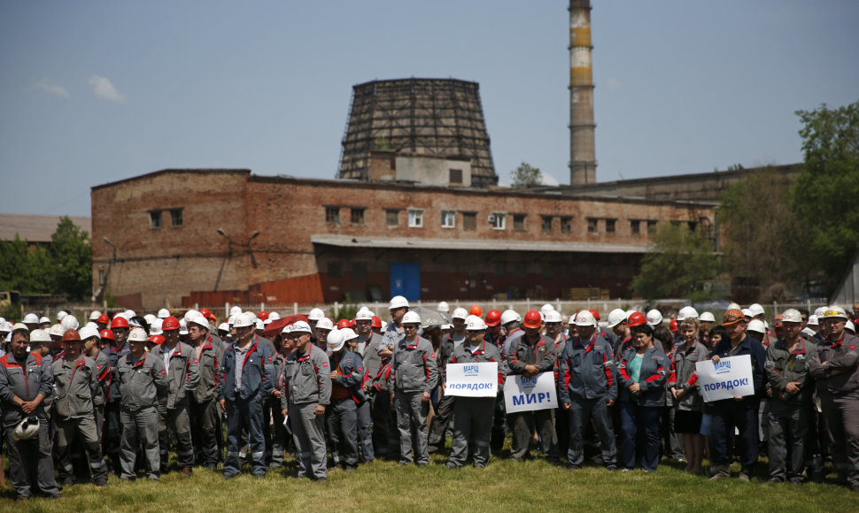 Mariupolio plieno gamyklos darbuotojų streikas prieš prorusiškus teroristus