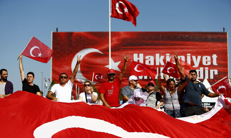 Turkijos partijų mitingas už demokratiją 