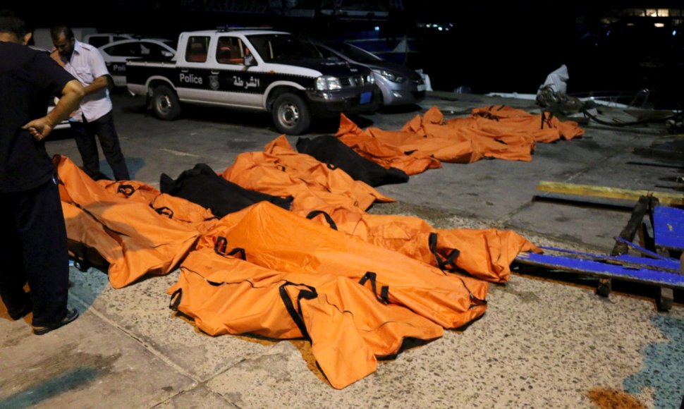 Žuvusių migrantų palaikai Libijoje