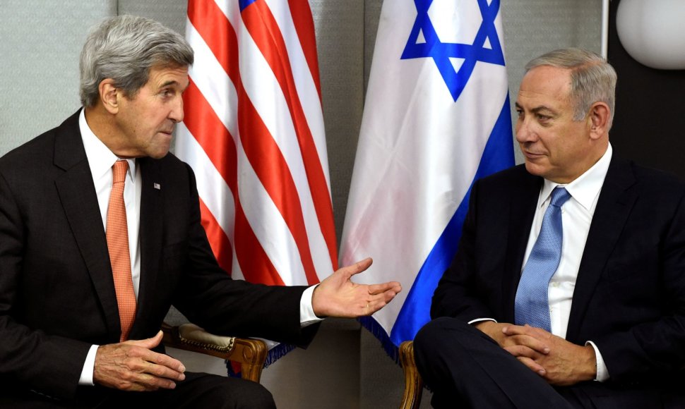 Johnas Kerry ir Benjaminas Netanyahu
