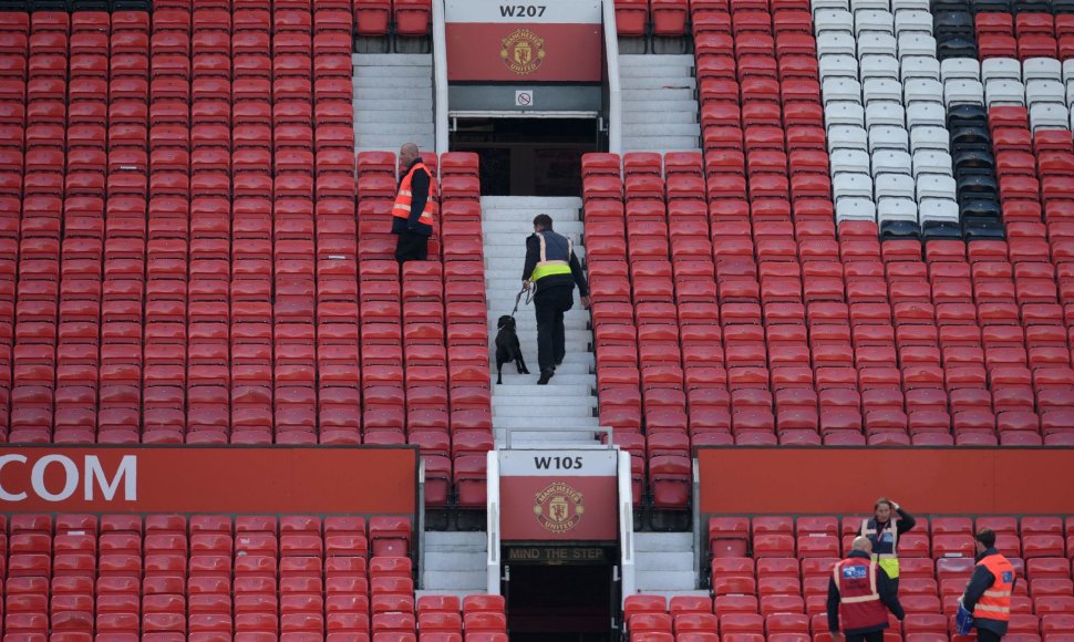 Evakuotas „Old Trafford“ stadionas