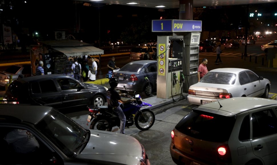 Venesuela pirmąkart per 20 metų pabrangino benziną