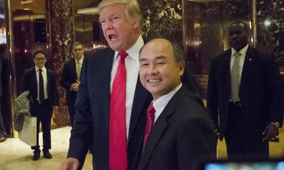Donaldas Trumpas susitinka su Masayoshiu Sonu