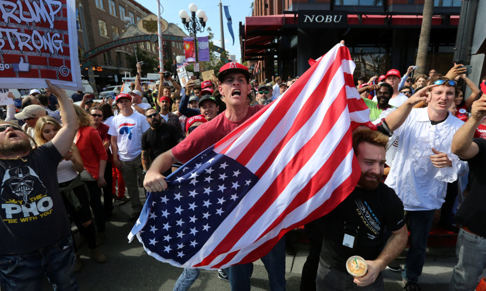 Protestai prieš Donaldą Trumpą San Diege