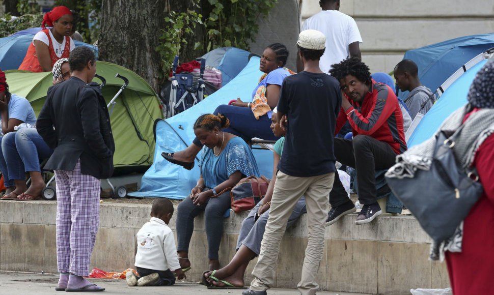 Migrantai Paryžiaus gatvėse