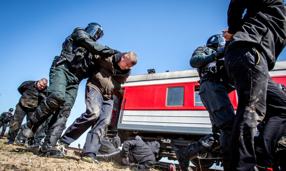 Policijos Mobiliosios kuopos pareigūnai