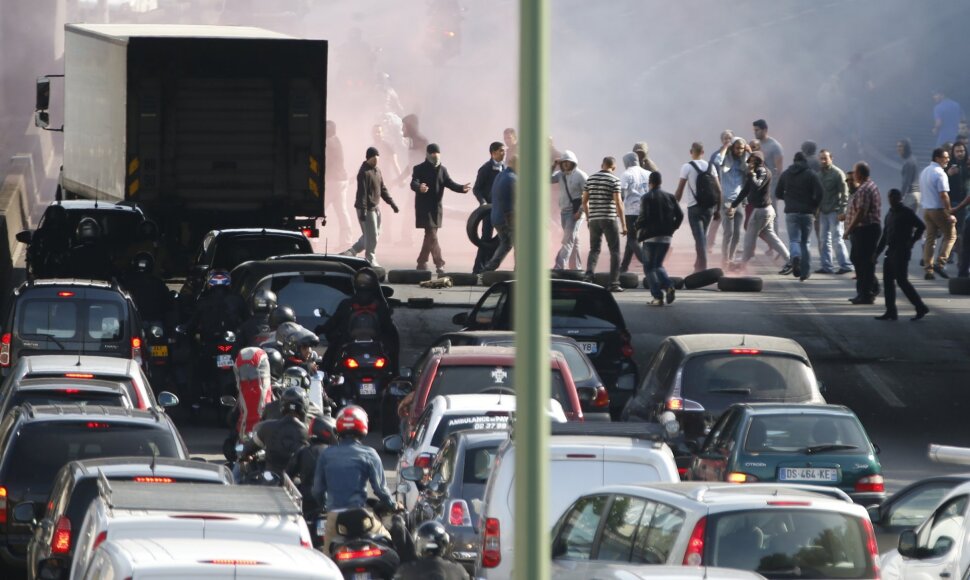 Protestuojantys Paryžiaus taksi vairuotojai