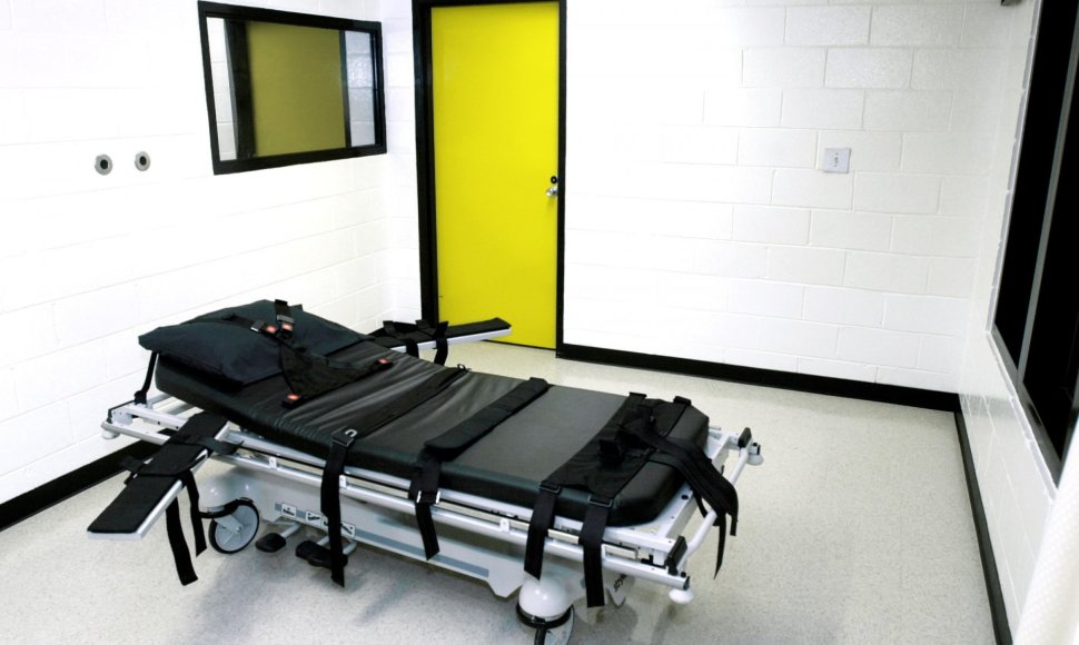 Mirties bausmės atlikimo kamera JAV