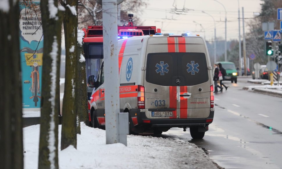 Vilniuje troleibusas sužalojo jaunuolį.