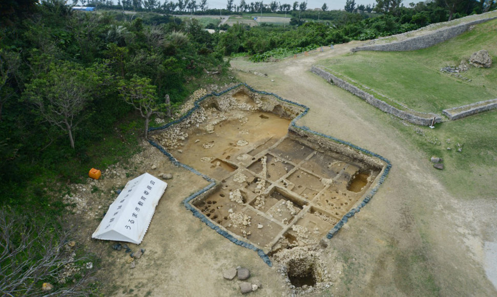 Archeologiniai kasinėjimai Japonijos Kacureno pilyje