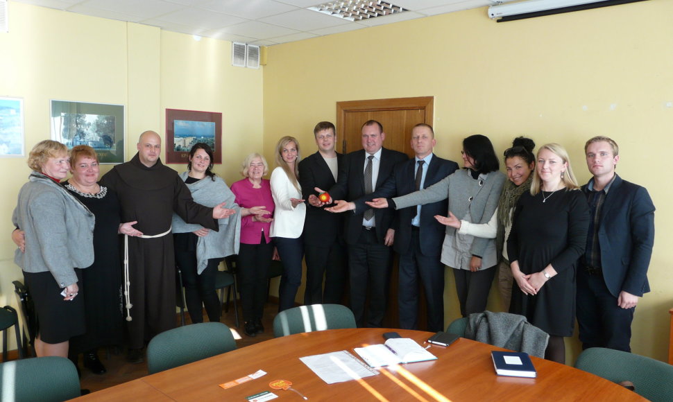 Akimirka iš „Maisto banko“ atstovų susitikimo su Plungės rajono savivaldybės vadovais.