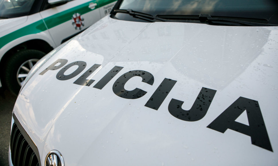Kauno policijai perduoti nauji automobiliai