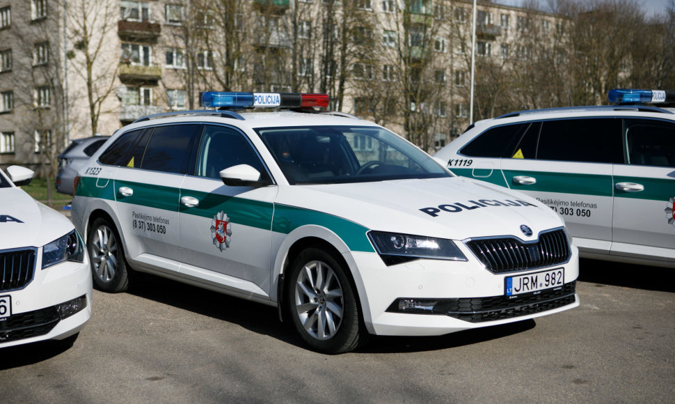 Kauno policijai perduoti nauji automobiliai