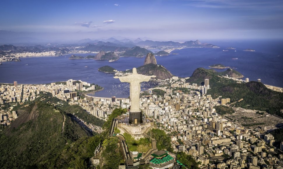 Rio de Žaneiro panorama būtų keista be jai įprastos Jėzaus Kristaus skultūros