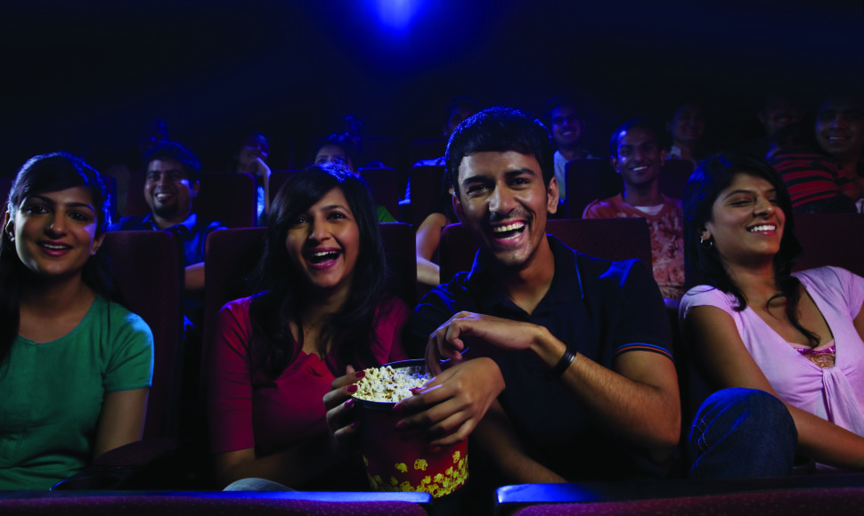 Viešumoje santūrūs indai kino teatre tampa ypač emocionalūs
