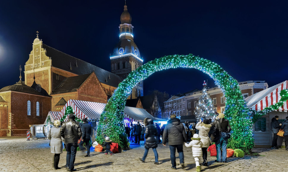 Latvijos sostinė Ryga pasipuošusi šventėms