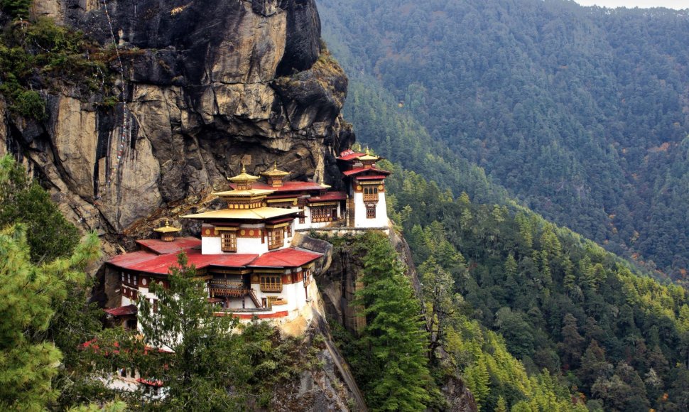 Vienas tipiškiausių Butano vaizdų – Taktshang Goemba tigro lizdo vienuolynas