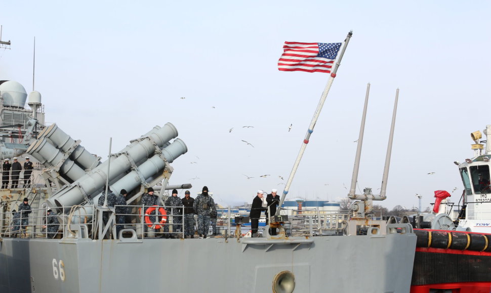 Į Klaipėdos uostą pirmadienio popietę atplaukė JAV karinis laivas „USS Hue City“.
