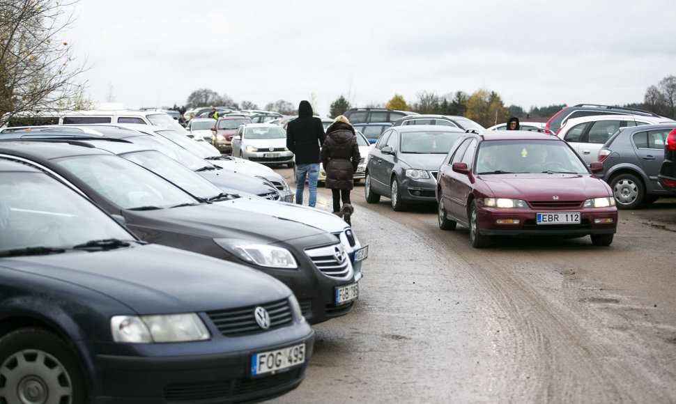 Prie Vilniaus Karveliškių kapinių