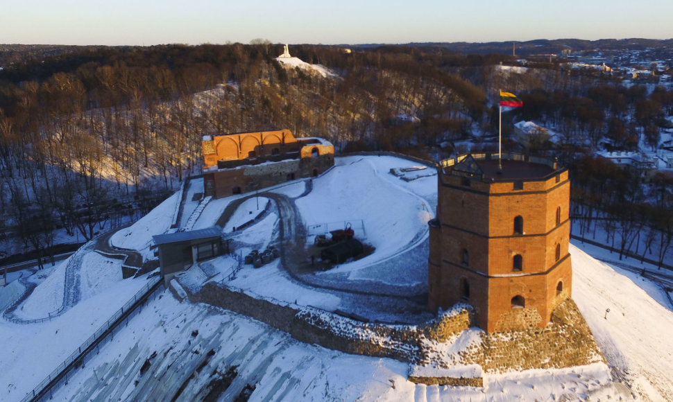 Apglėbtas šalčio Vilnius paskendo besileidžiančios saulės spinduliuose