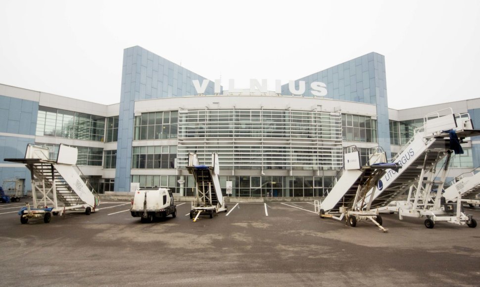 Vilniaus oro uoste pasirašyta kilimo ir tūpimo tako rekonstrukcijos sutartis 