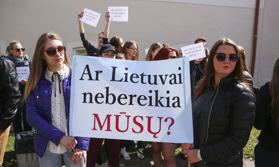 Lietuvos edukologijos universiteto studentai suorganizavo piketą. 