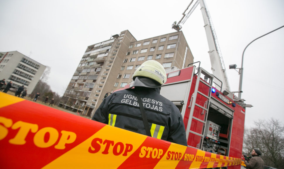 Vilniaus Žirmūnų gatvės 93–iojo namo kieme