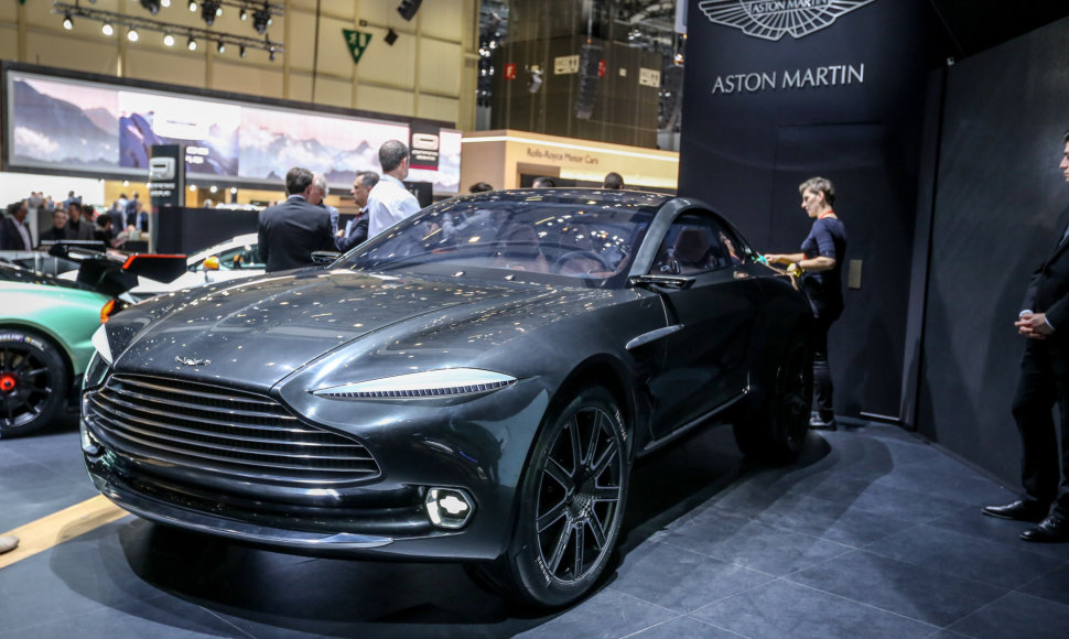 „Aston Martin DBX“