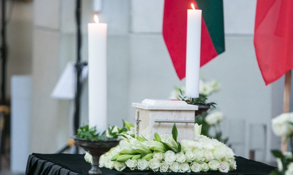 Juro Poželos urna pašarvota Vilniaus Šv.Jonų bažnyčioje