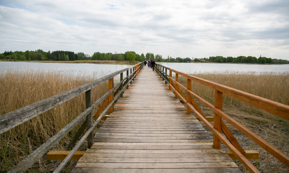 Širvėnos ežero tiltas – medinis pėsčiųjų tiltas, ilgiausias Lietuvoje