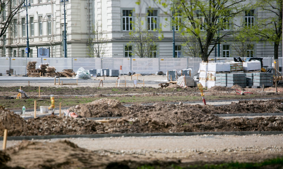 Rekonstruojama Lukiškių aikštė iš arti