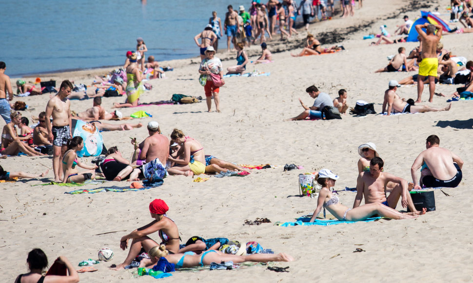 Palangoje ramu – vieni gaudo grundalus, kiti pirmą kartą lenda į geliančią Baltiją