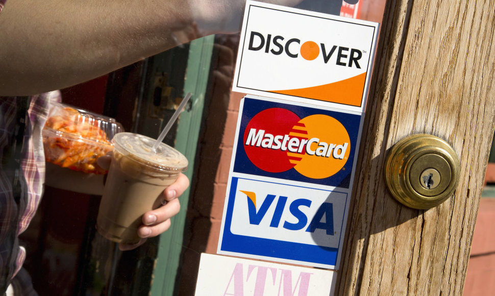 „MasterCard“ ir „Visa“ logotipai