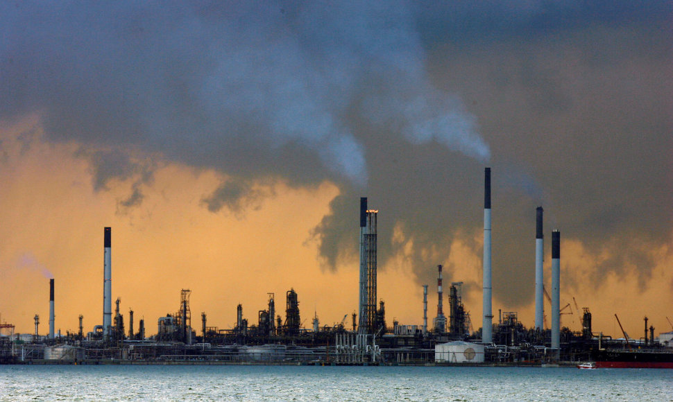 Naftos perdirbimo gamykla Singapūre 