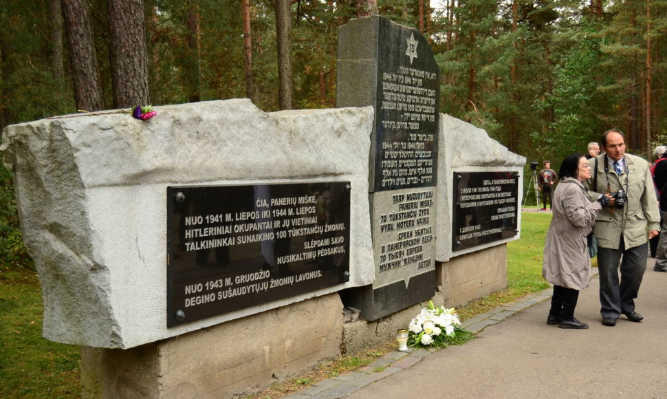 Lietuvos žydų genocido aukų pagerbimo ceremonija Panerių memoriale