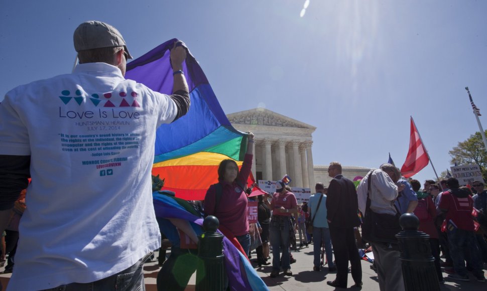 JAV Aukščiausiajame Teisme sprendžiamas tos pačios lyties asmenų santuokų klausimas.