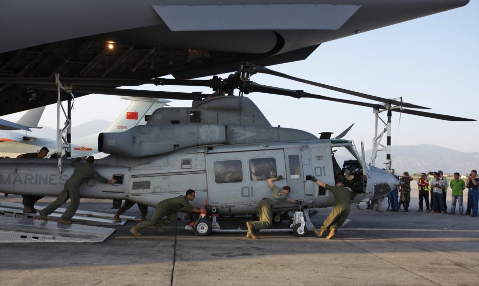 JAV sraigtasparnis, dalyvaujantis gėlbėjimo operacijoje Nepale.