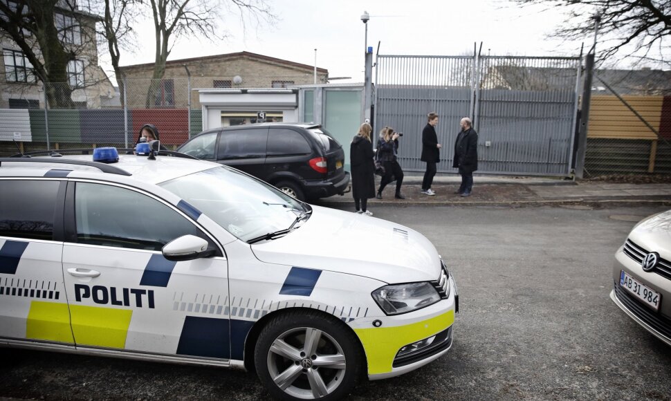 Policija prie žydų mokyklos Danijoje