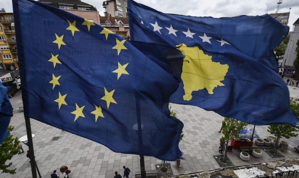 ES ir Kosovo vėliavos