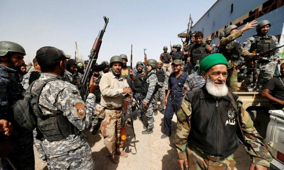Šiitų kovotojai Irake, prie Faludžos.