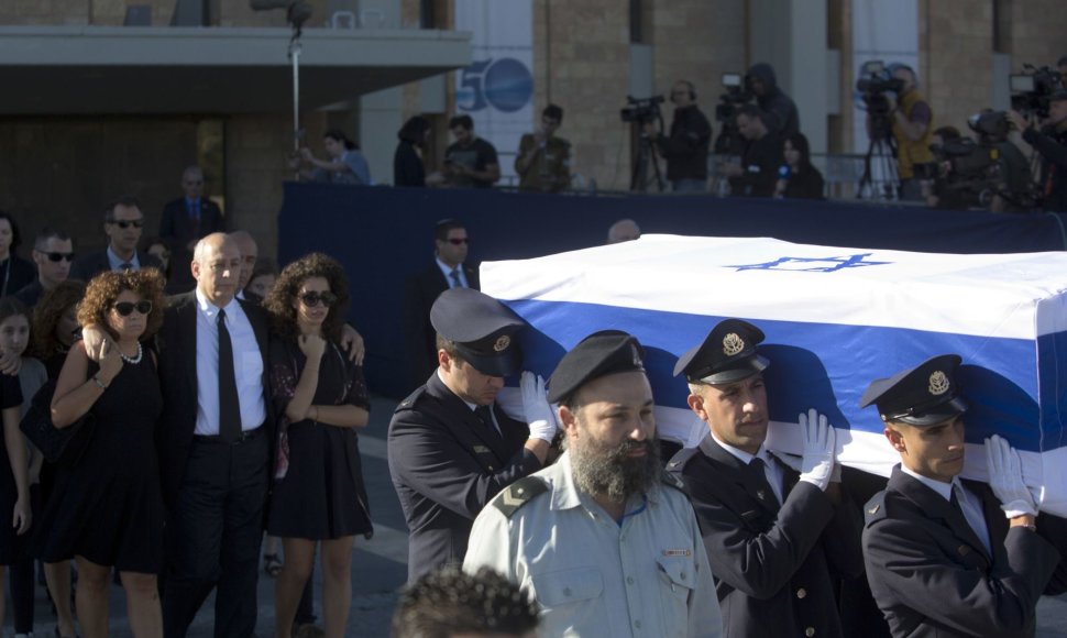 Shimono Pereso laidotuvės
