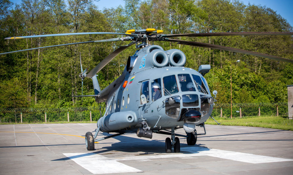 Karinių oro pajėgų sraigtasparnis Mi-8