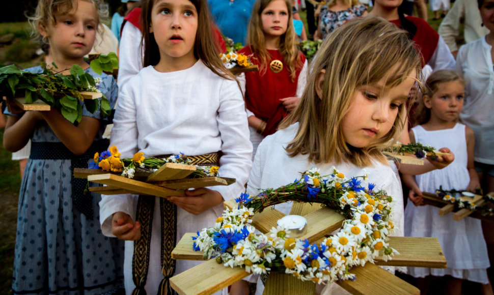 Prie Jonionių akmenų švenčiamos tradicinės Rasos