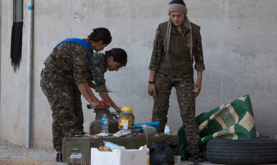 Kurdų apsaugos būriai atkovotoje teritorijoje Sirijos pietuose