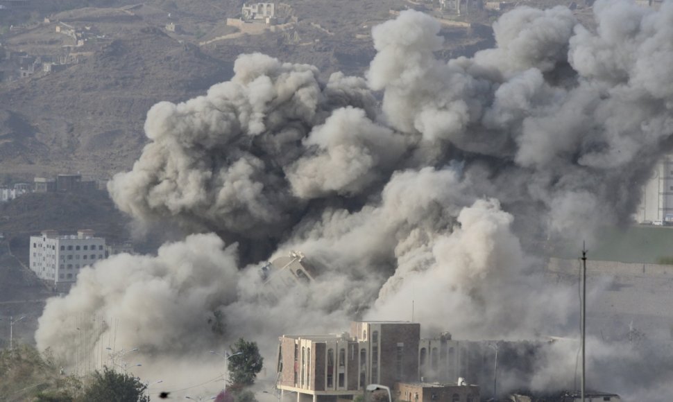 Balandžio 17 diena. Bombarduojamas Jemenas