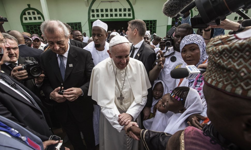 Centrinės Afrikos Respublikoje viešintis popiežius atvyko į mečetę